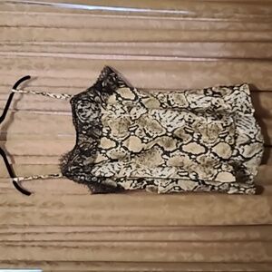 Torrid camisole size 4 snake print with black lace